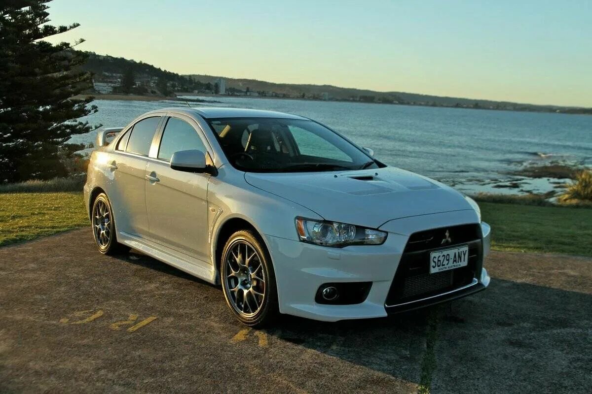 Lancer x 10. Mitsubishi Lancer 10. Лансер 10 Эволюшн. Митсубиши Лансер 10. Mitsubishi Lancer Evolution 10.