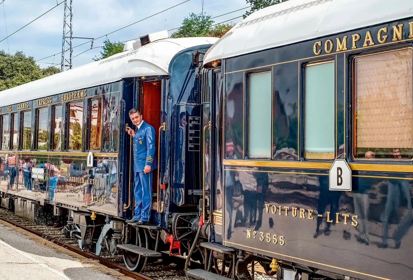 Железная дорога париж вена. Venice Simplon-Orient-Express. Venice Simplon-Orient Express (Европа). Вагон “Orient Express”. Orient Express поезд.