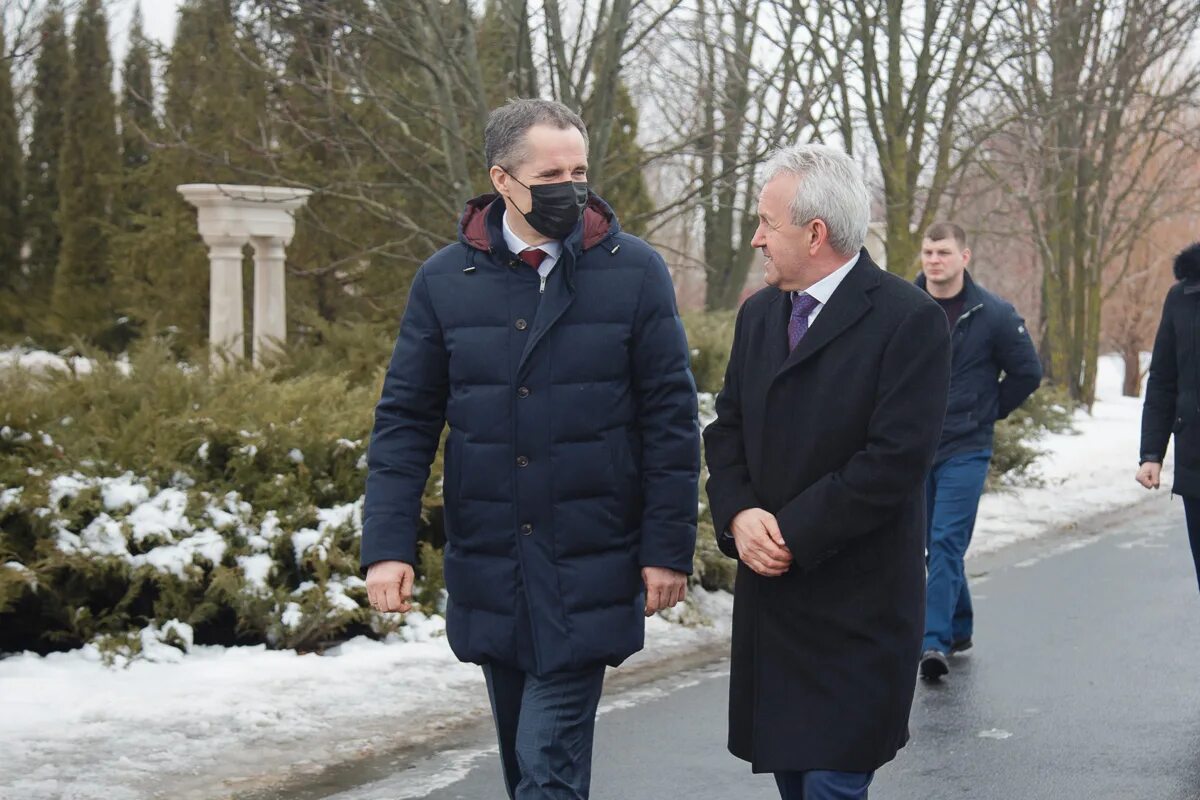Мфц бирюч красногвардейский. Инженер химик зарплата. Бирюч лаборатория. Мфц в разумном белгородской обл. Инновационный центр бирюч.
