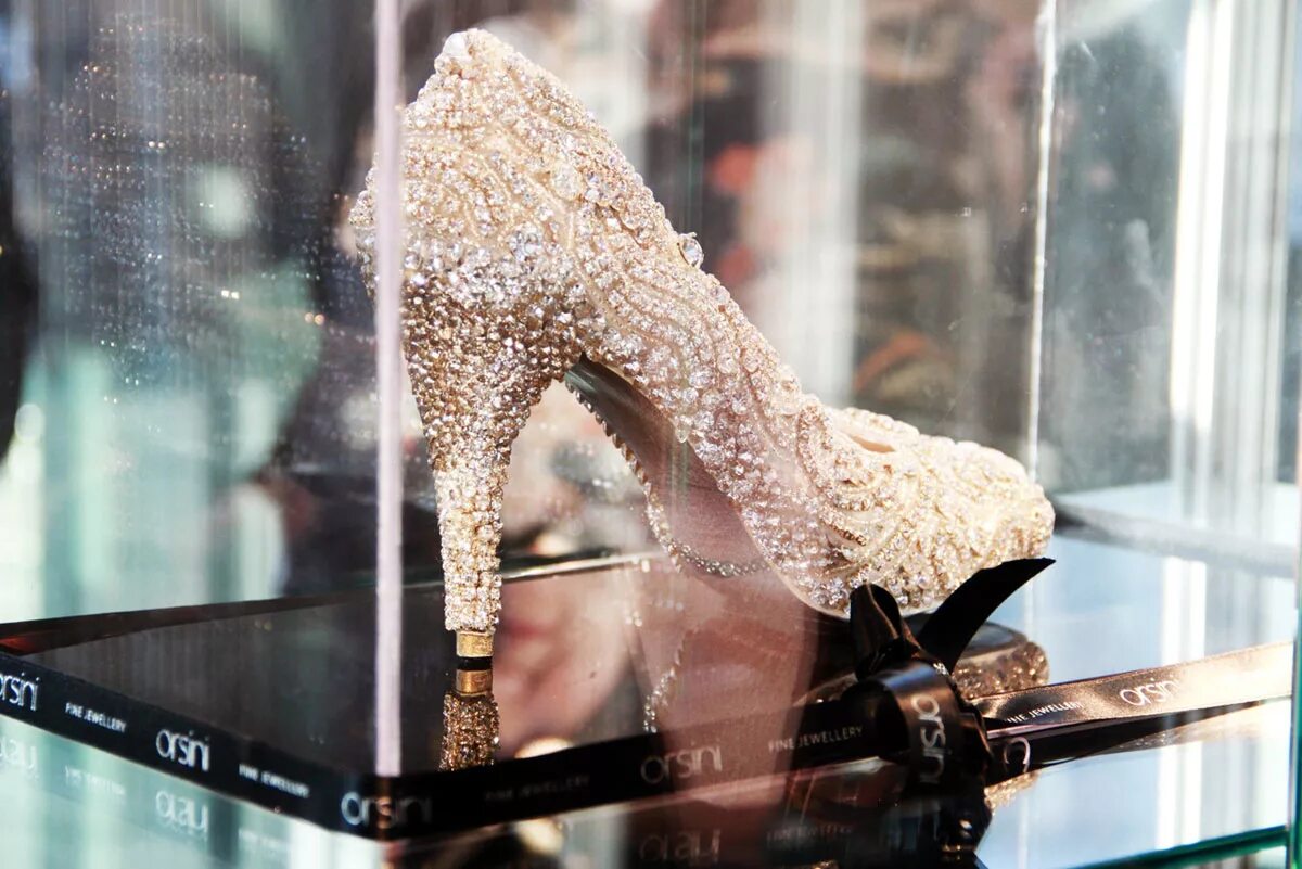 Самая дорогая вещь в мире. Часы аппле вотч дорогие. Фото самой дорогой вещи. Brikk lux watch omni. Брегет мария антуанетта часы.