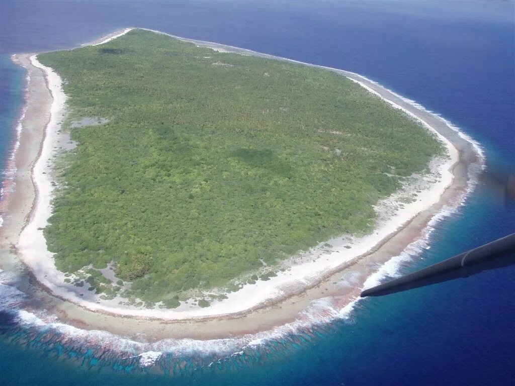 Separate island. Остров Румянцева Тикеи. Остров тераина. Острова Агалега. Острова Румянцева на карте.