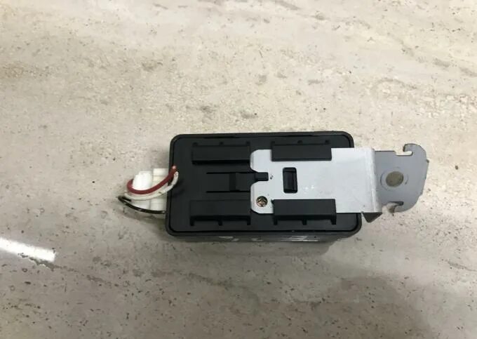 Где находится антенна центрального замка 6g9t15k602ab Антенна центрального замка, антенна иммобилайзера Ford Mondeo IV 20