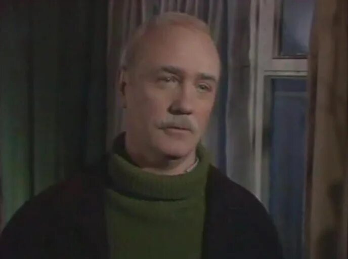 Трое в красном. Трое на красном ковре (мини–сериал 1988). Трое в красном. Три цвета: красный (1994). Трое в красном.