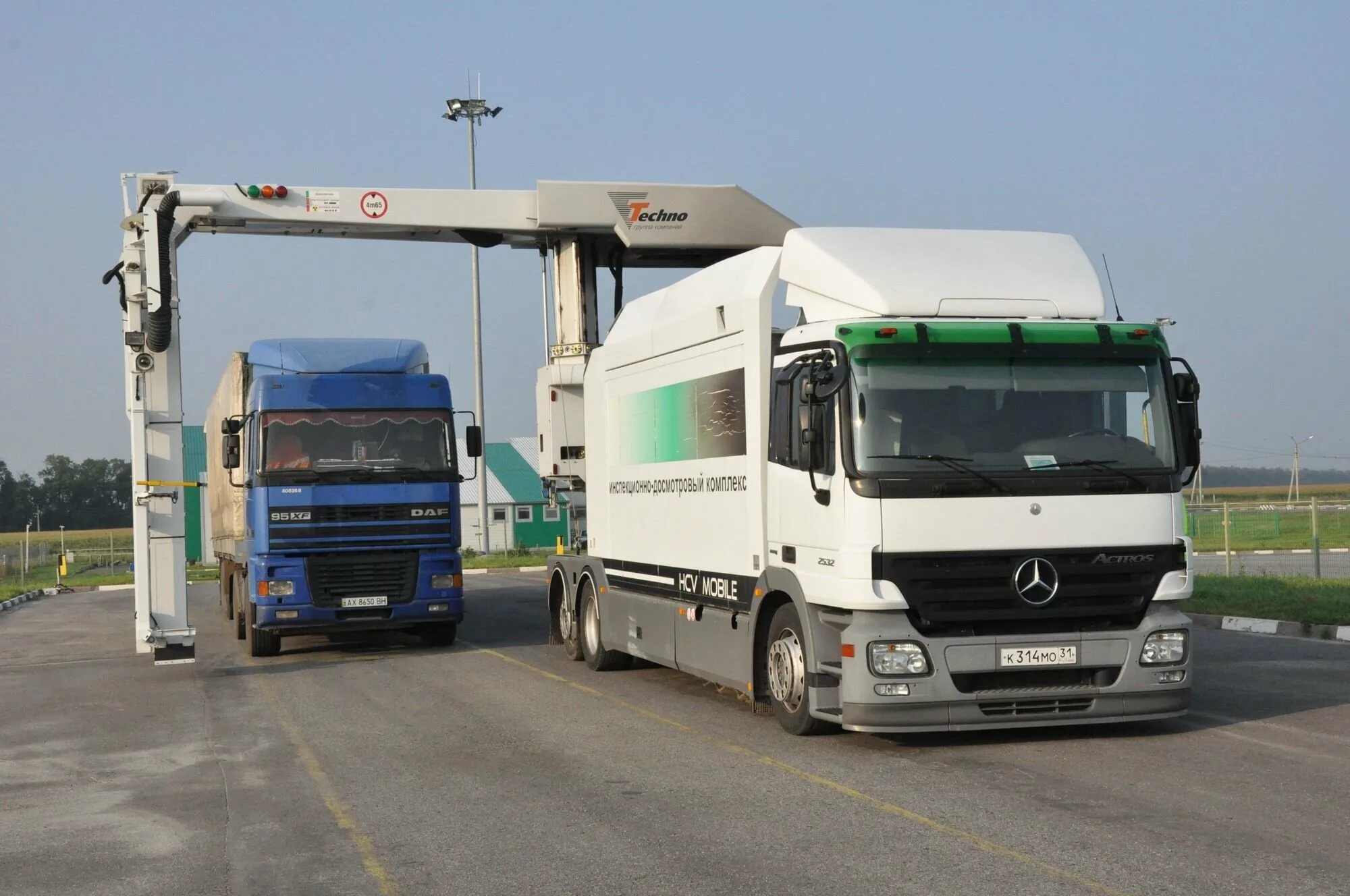 транспортировка таможня. схема проведения таможенного контроля. товаров перемещаемых автомобильным транспортом. перемещение товаров и транспортных средств через таможенную границу. транспорт на таможне.