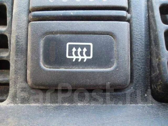 Кнопка подогрева лобового стекла крета. Кнопка включения подогрева заднего стекла ваз 2121. Кнопка обогрева зеркал ниссан. Nissan sunny кнопка обогрева заднего стекла. Где находится кнопка обогрев заднего стекла.