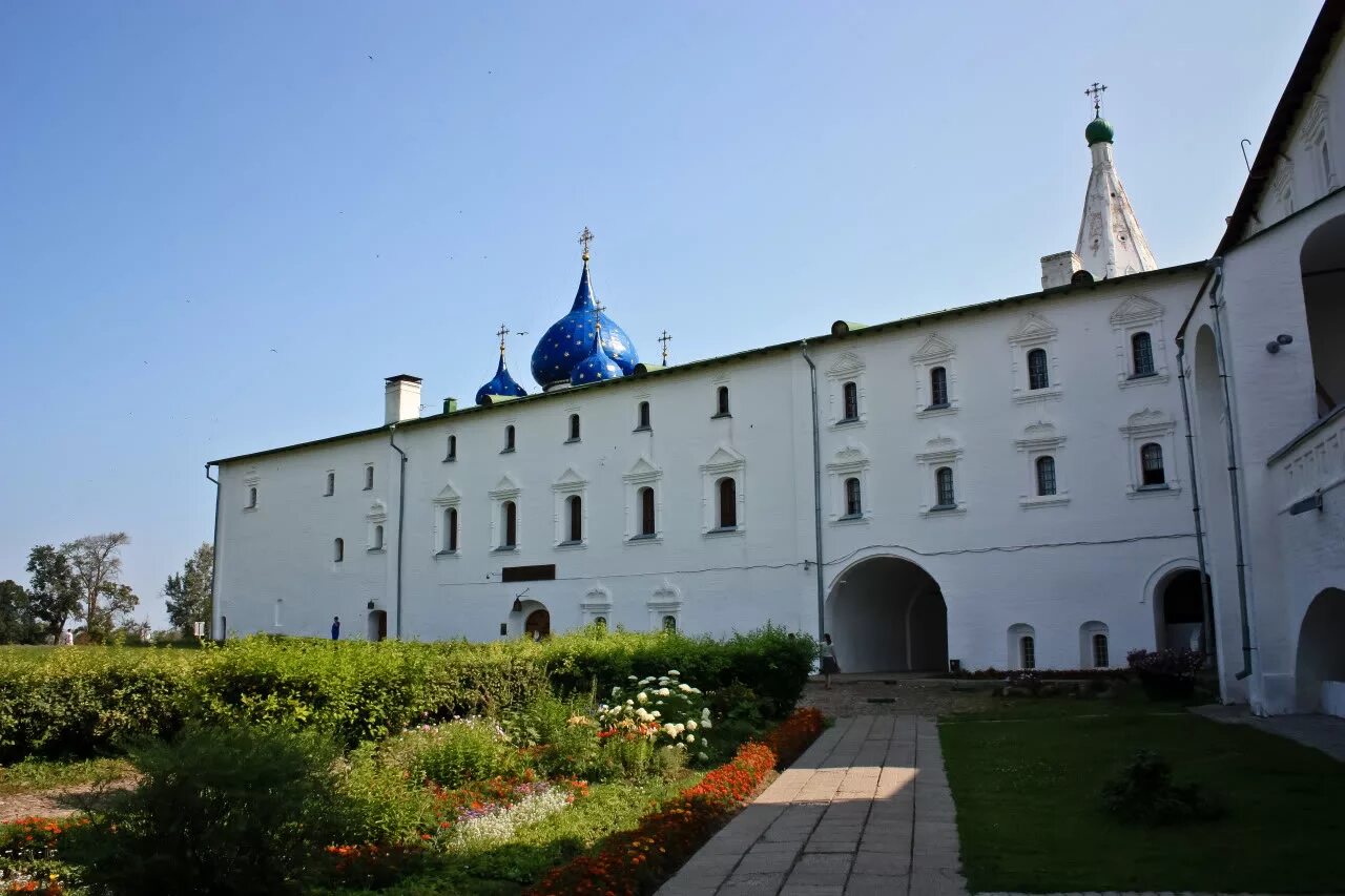 Суздаль кремль архиерейские палаты. Архиерейские палаты суздальского кремля. Музейный комплекс архиерейского монастыря суздаль. Суздальские палаты. Суздаль архиерейские палаты музей.