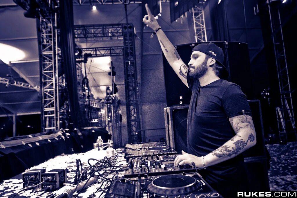 Скачать 2003 Steve Angello Teasing Charlie Mp3