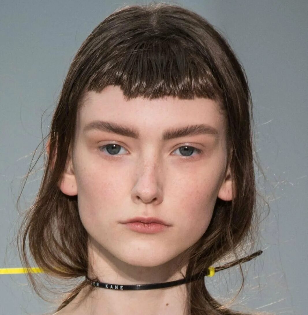 Ужасные прически. Необычные женские стрижки. Необычные прически. Неудачная короткая челка. Убогие челки.