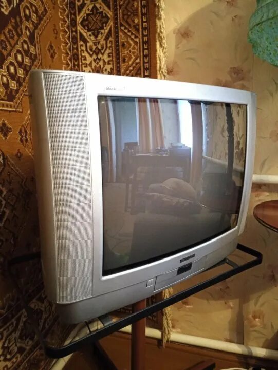 Телевизор Bosch. Телевизор бош старый. Сомон ТЖ телевизор старого образца. Старые телевизоры рублей по 200 по 500 такие.
