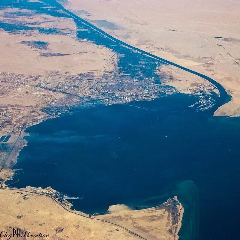 суэцкий канал. суэцкий канал соединяет средиземное море с. канал в египте. моря суэцкого канала. суэцкий канал канал.