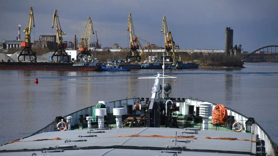 Рыбинский порт. Рыбинский грузовой порт. Грузовой порт Рыбинск. Грузовой порт Ярославль. Рыбинский грузовой порт фото.