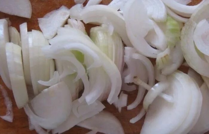 Шашлык с уксусом и луком соль. Нарезка лука для шашлыка. как нарезать лук для шашлыка. варианты нарезки лука для шашлыка. как резать лук на шашлык.