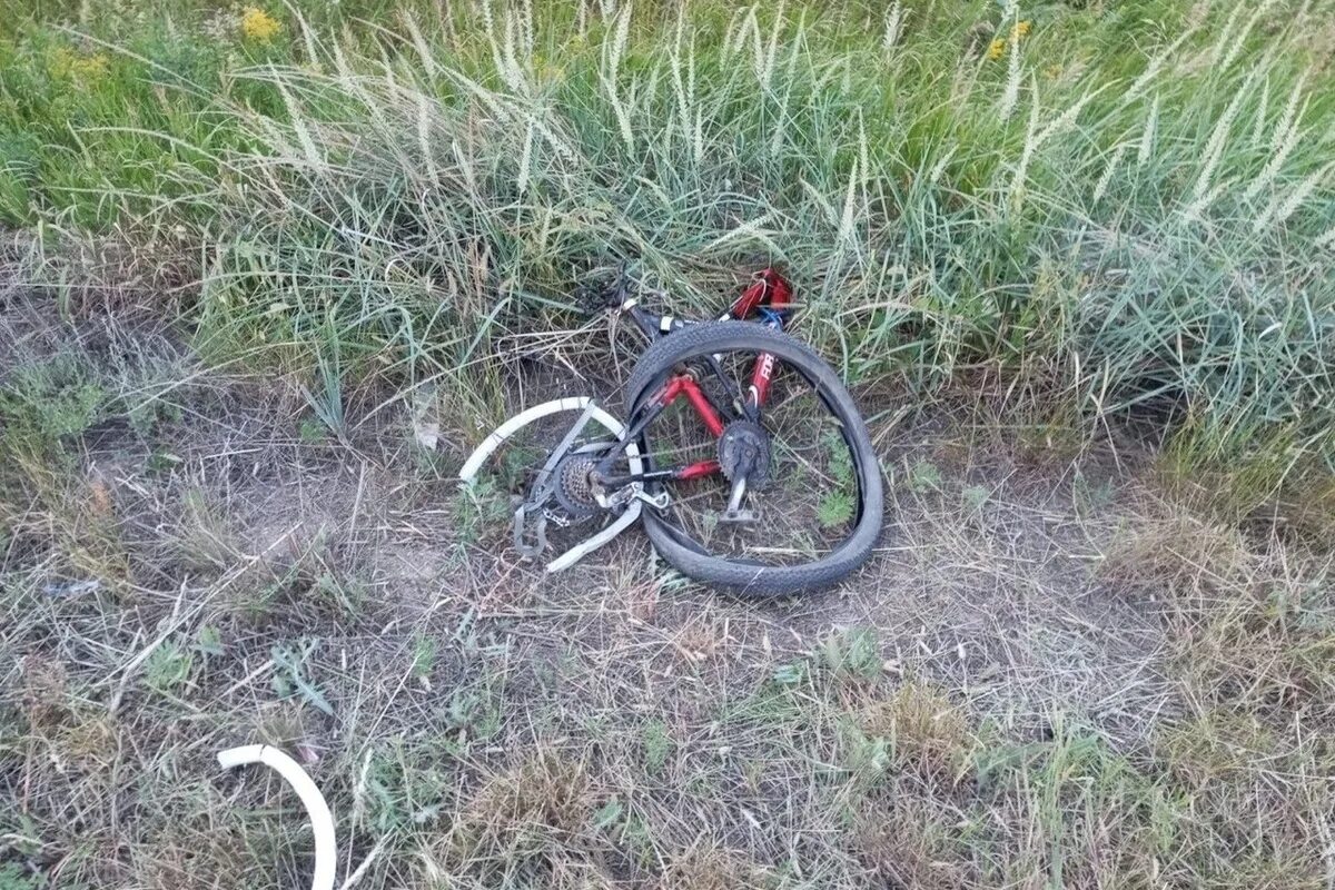 Сбитый мальчик на велосипеде. Происшествия в Новоорске. Сбили мальчика на велосипеде.