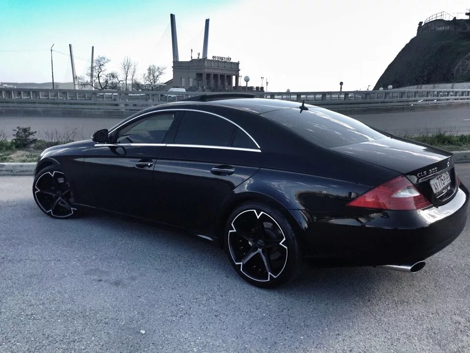 Mercedes CLS 2010 5 5. Mercedes Benz CLS w219. Мерседес банан CLS 2005. Mercedes Benz CLS 2005 черный. Цлс банан цена