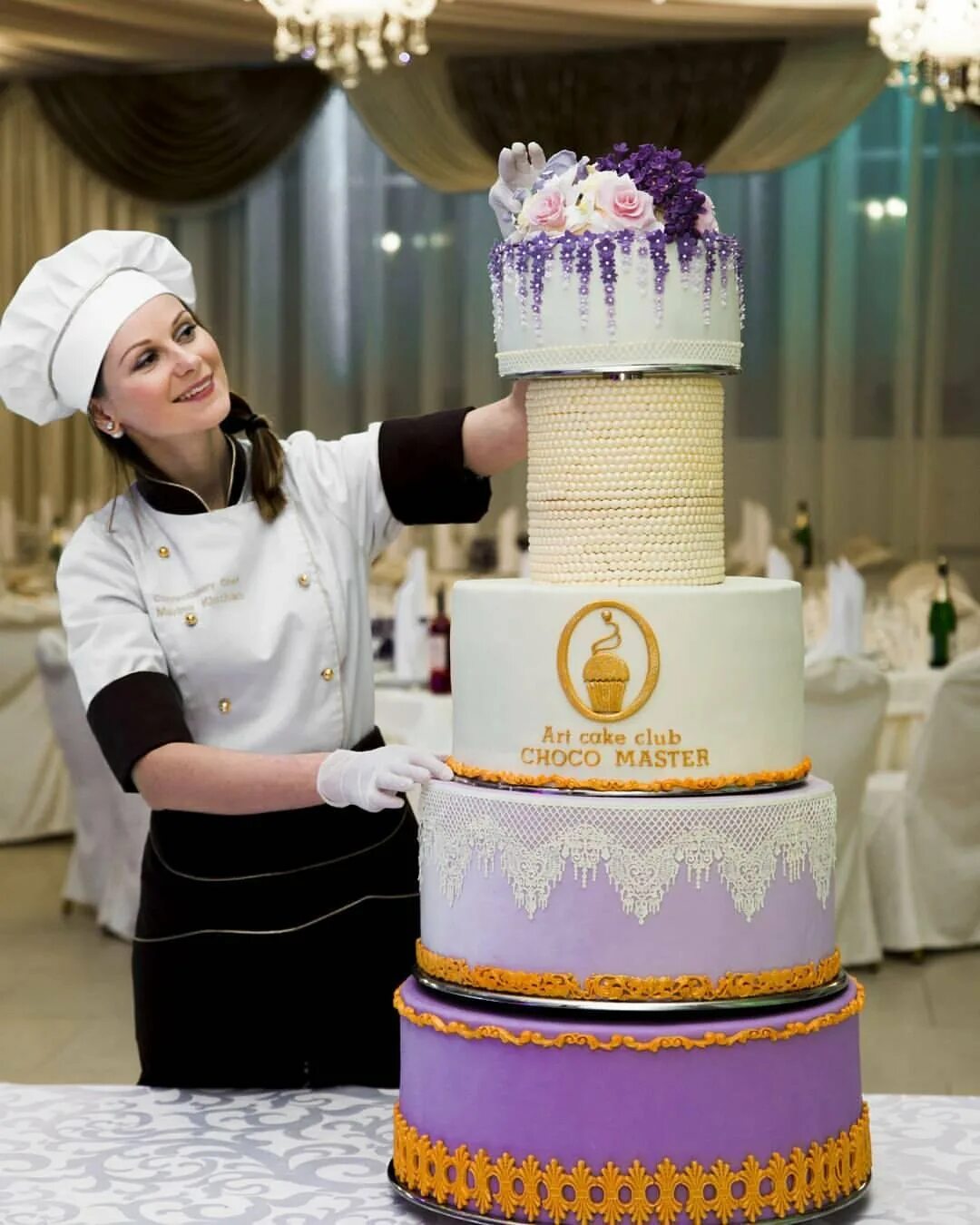 Мастир кондитер. Шеф кондитер агзамов. профессия кондитер. повар кондитер.