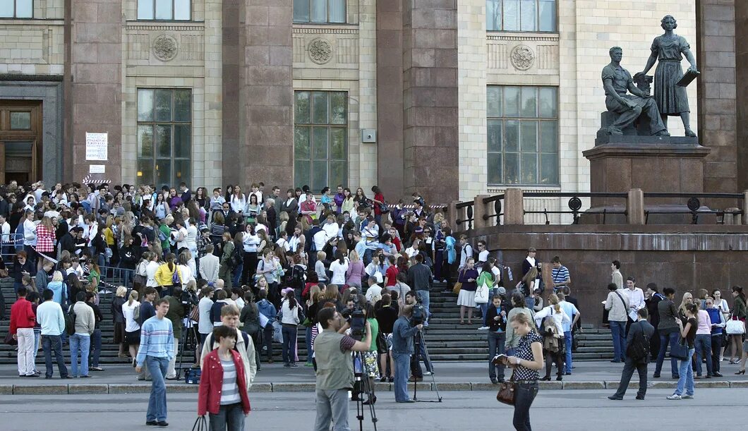 Мгу целевое. МГУ поступление. Поступить в МГУ. Вступительные в МГУ. Поступай в МГУ.