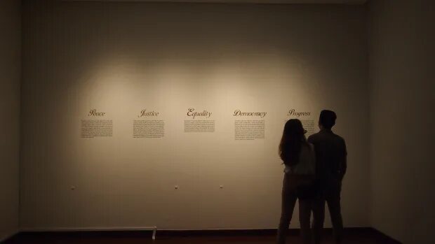 Museum date. Парочка в музее. Museum date. Museum date. Пара в музее.