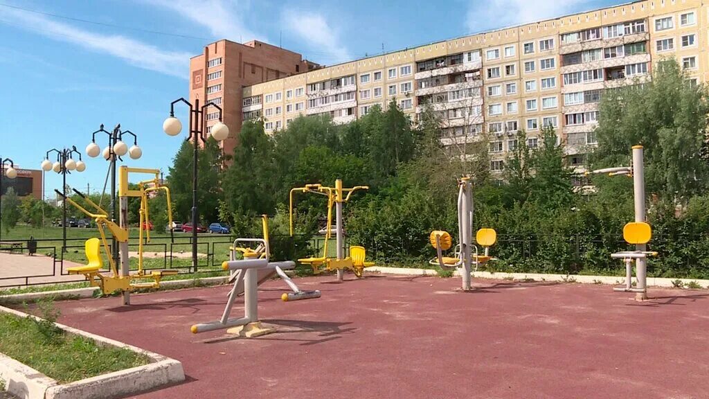 спортивные площадки брусника. детские площадки во дворе. беречь детские площадки. беречь детские площадки. проекты детских площадок.