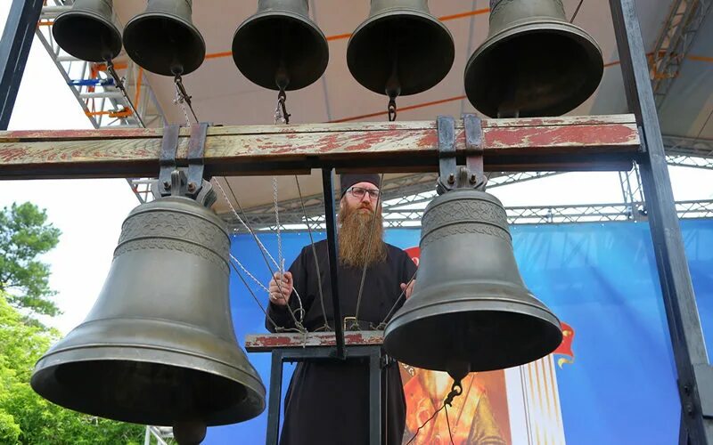 Колокол благовест. Благовест какой звон. Колокольный звон благовест трезвон. Благовест какой звон. Колокольный звон благовест описание.