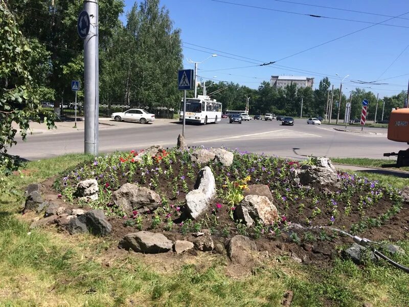 Дез барнаул. Народная площадь Барнаул Ленинский район. М Автозаводская панорама памятник ополчения там Альпийская горка. Администрация Ленинского района города Барнаула. Фото администрации Ленинского района города Барнаула.