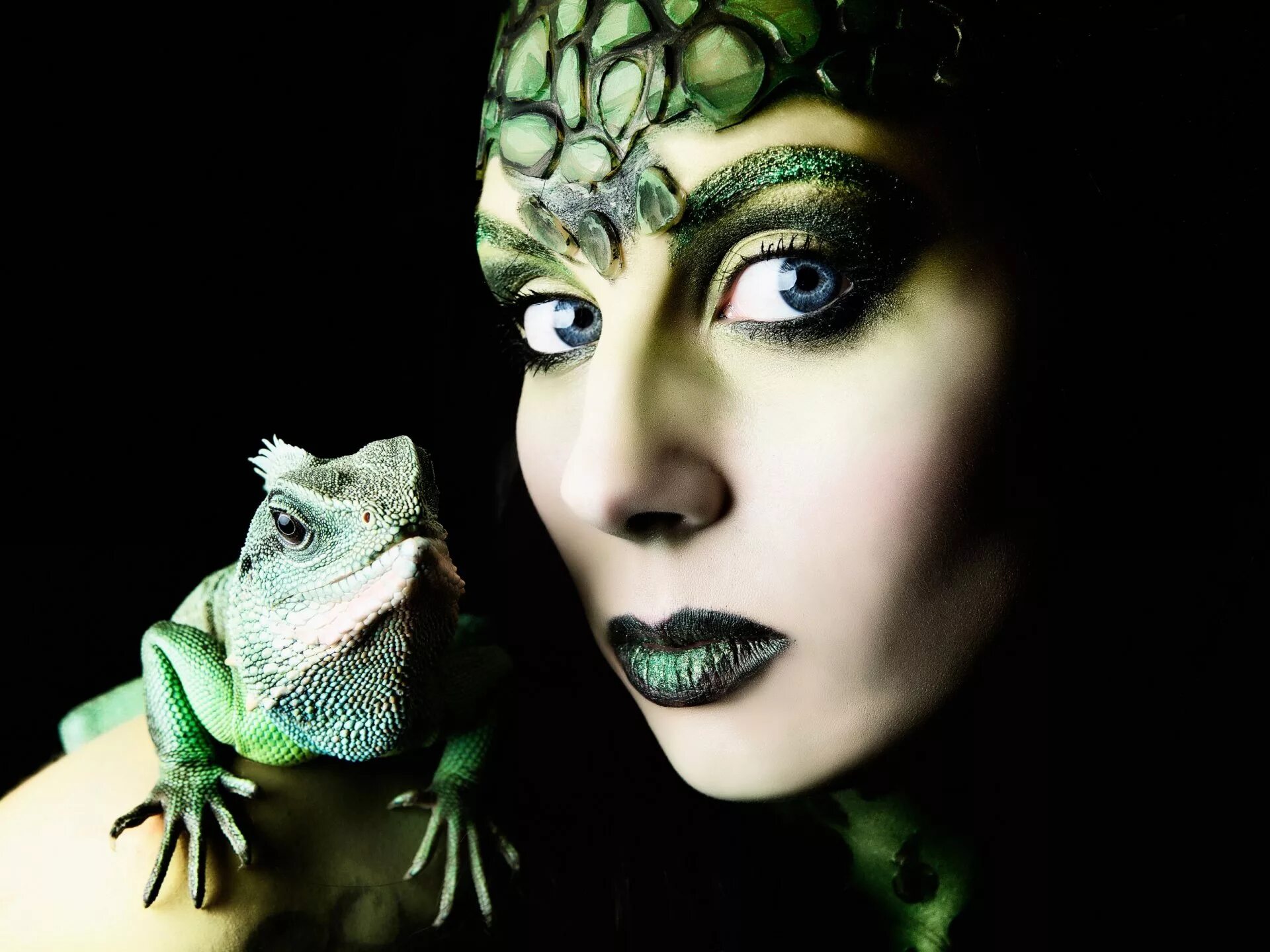 Reptile girl. Девушка ящерица. Девушка хамелеон.