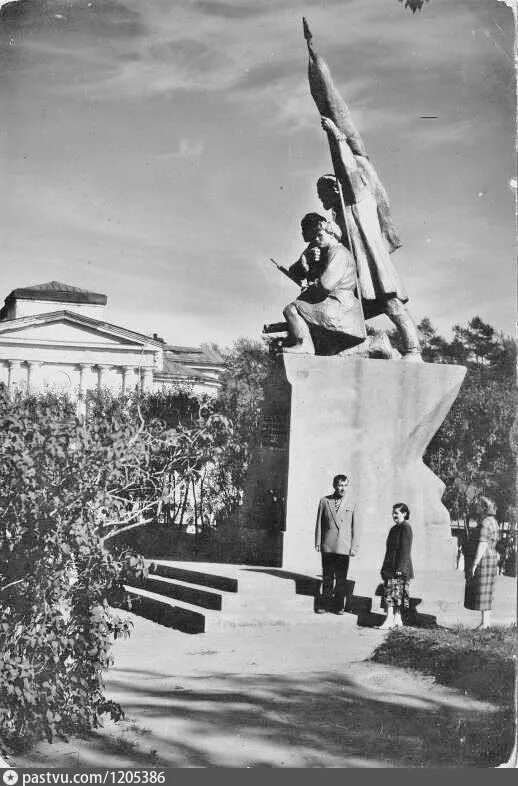 Памятник борцам революции Иркутск. Иркутск 1960-е годы. Памятник борцам революции (Тюмень). Памятник борцам революции Иркутск фото. Иркутск ул борцов революции