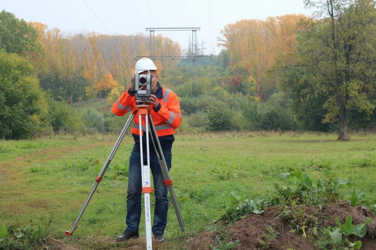 Учебная практика чкаловский полигон. Практика геодезистом. Практика геодезистом. Геодезия практика. Приборы для геодезии геодезия измерения.