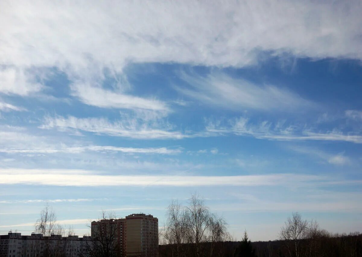 Слоистые облака. Слоистые облака зимой. Облака Москва. Наблюдать за облаками.