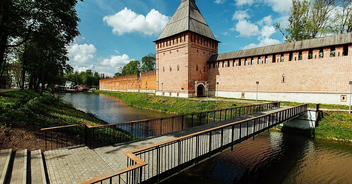 Смоленск это центральная россия. Вязьма смоленская область. Смоленск панорама. Над смоленской областью. Успенский собор смоленск.