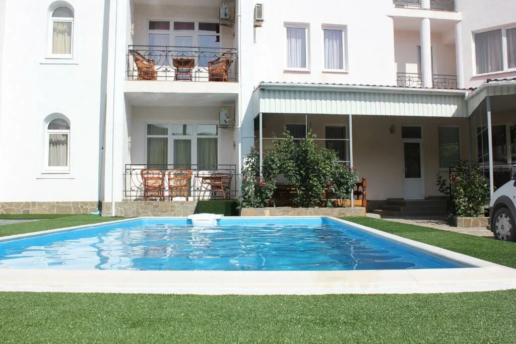 Отели в судаке с бассейном. Guest house olimp судак. гостевой дом судак олимп. гостиница судак крым с бассейном. гостиница у моря с бассейном в судаке крым.