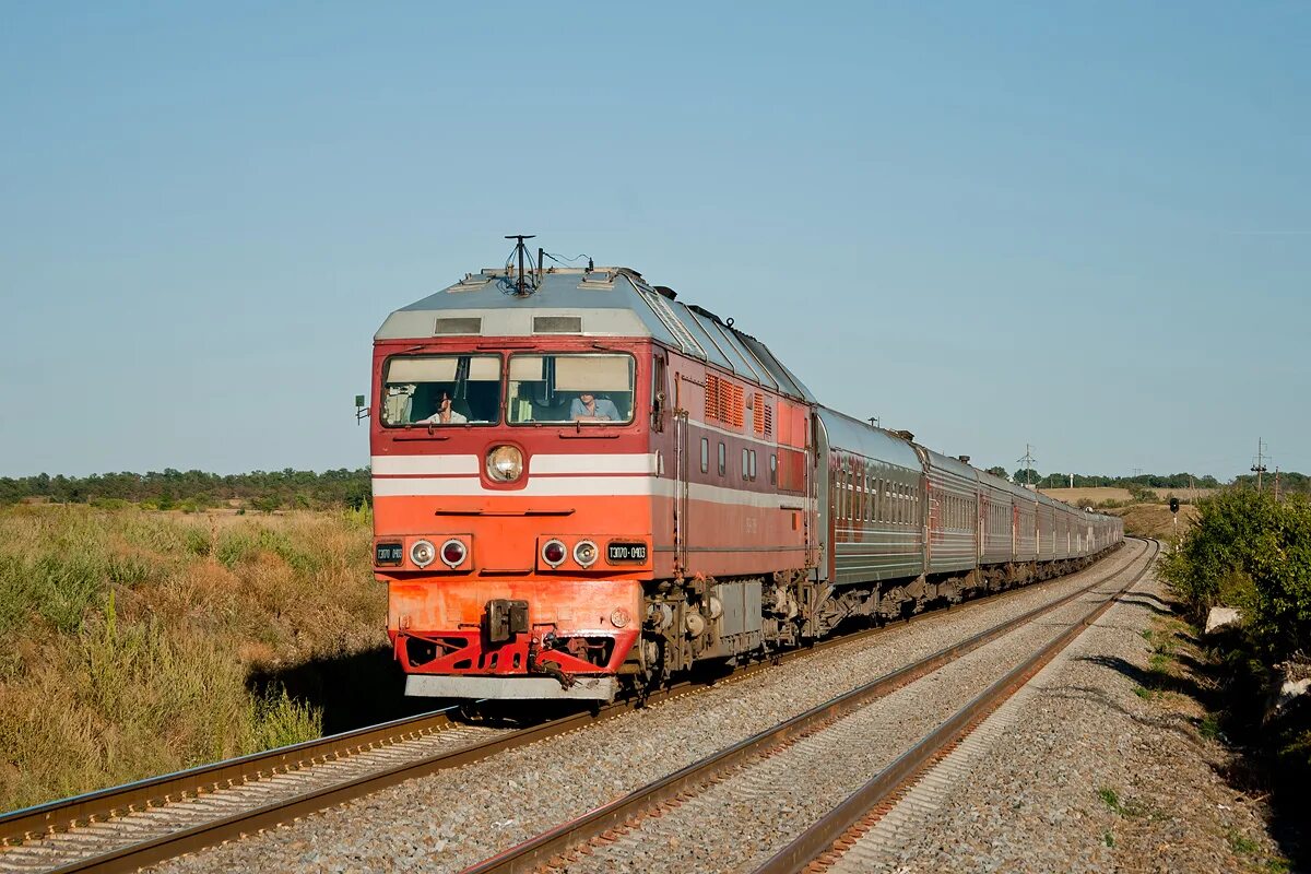 Железные дороги ульяновск. ТЭП 70 403. Тэп70 станция Ростов главный. Тэп70 0493. Тепловоз ЖД Анапа.