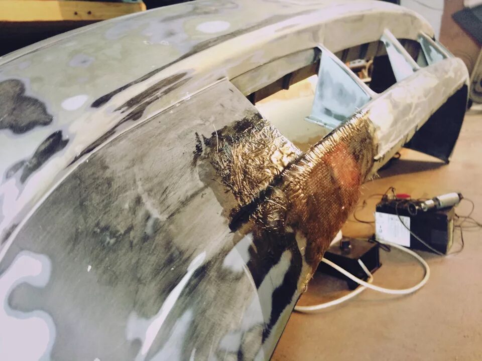 Треснутый бампер. Склейка бампера. Пайка трещины бампера. Склейка бампера. Починить бампер.