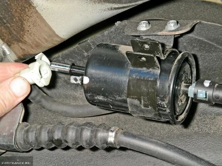 Топливный фильтр 2123 нива шевроле. 6 универсал. Поменять топливный фильтр шевроле. Поменять топливный фильтр шевроле. Топливный фильтр шевроле лачетти 1.