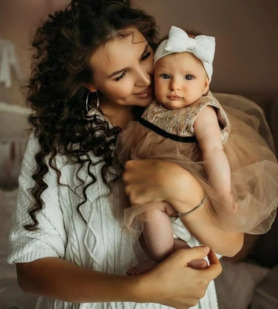 Анастасия ранзинская родители. Ольга нечаева акуна матата. Фото дочки эллы сухановой. Блоггеры папа и дочка. Есть только папа блоггер с дочкой лизой.