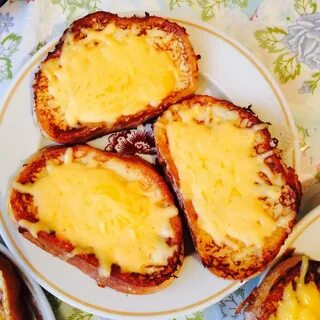 Хлеб в молоке с сыром