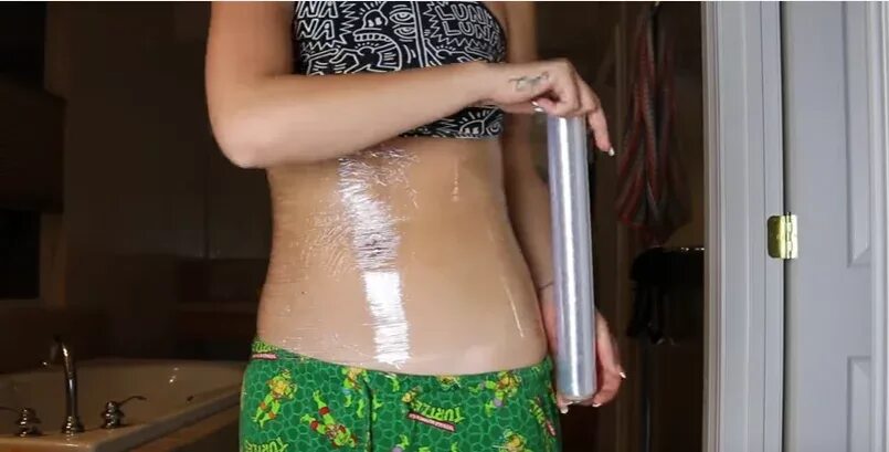 обёртывание для похудения. обматываться можно для похудения пищевой пленкой. обёртывание пищевой плёнкой. обматывание пищевой пленкой для похудения живота. обметывание для похудение.