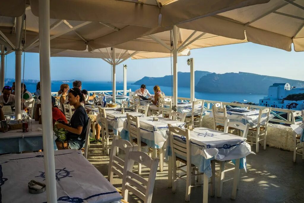 Порто миконос ресторан на менделеевской. Greek restaurants. Ресторан в батуми греции акрополь. Элунда крит. Greek restaurants.