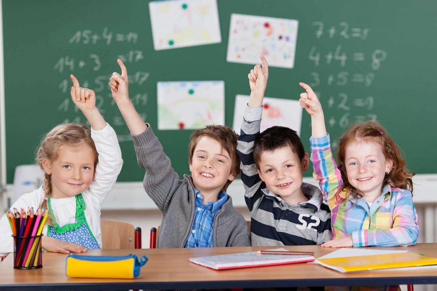 Дети школьники. Школьники в школе. Педагог и ученик. Класс с учениками. Ученик за партой.