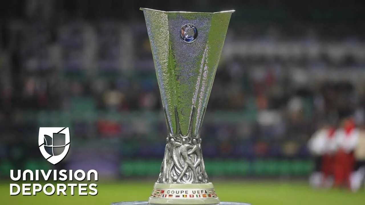 Кубок уефа трофей. Uefa europa league кубок. Фк московская застава. Еврокубка москва. Байер последние минуты картинка.