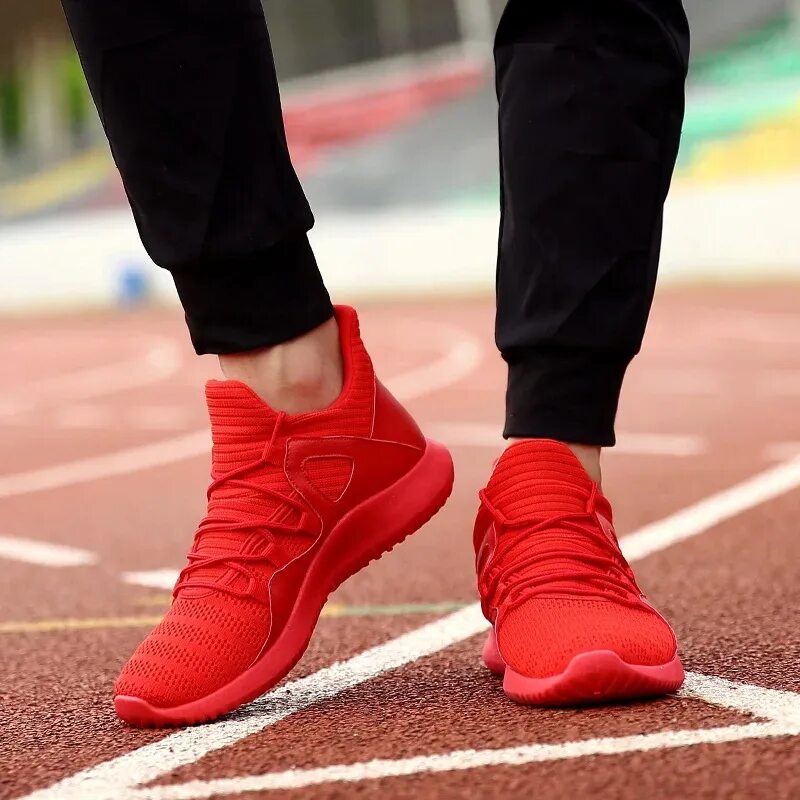 Кроссовки мужские спорт купить. Красные кроссовки. Красные спортивные кроссовки. Модные кроссовки мужские. Красные спортивные кроссовки мужские.