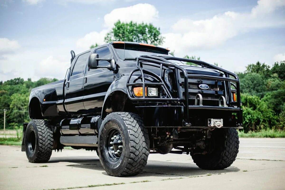 Ford f650 raptor. Ford f650. Фото больших джипов. Форд экскурсион f 650. Форд раптор монстр трак.
