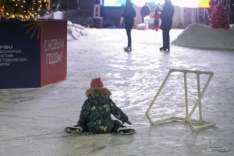 В четверг утром к открытию катка пришли