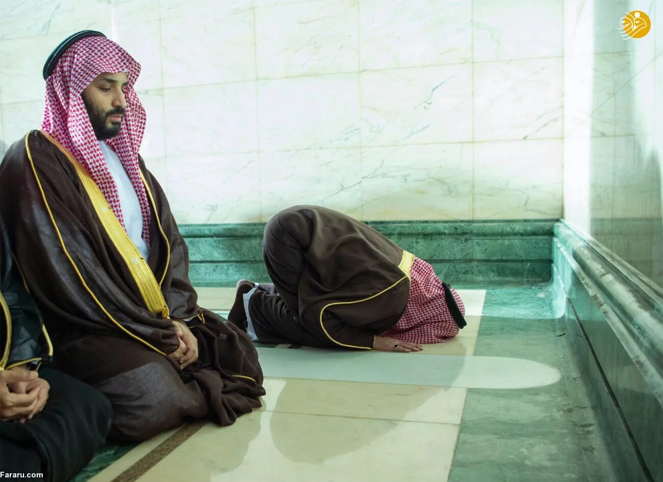 Намаз в саудовской аравии. Принц Салман в Мекке. Саудовский принц в Мекке. Намаза в Саудии.