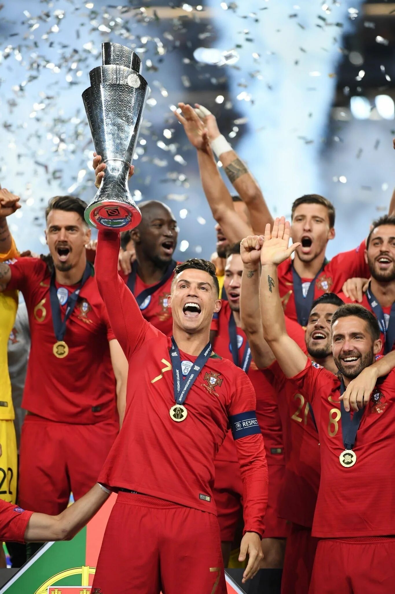 Действующие чемпионы европы. Кто сейчас чемпион по футболу. Чемпион европы по футболу действующий. Кто сейчас чемпион по футболу. Кто сейчас чемпион по футболу.