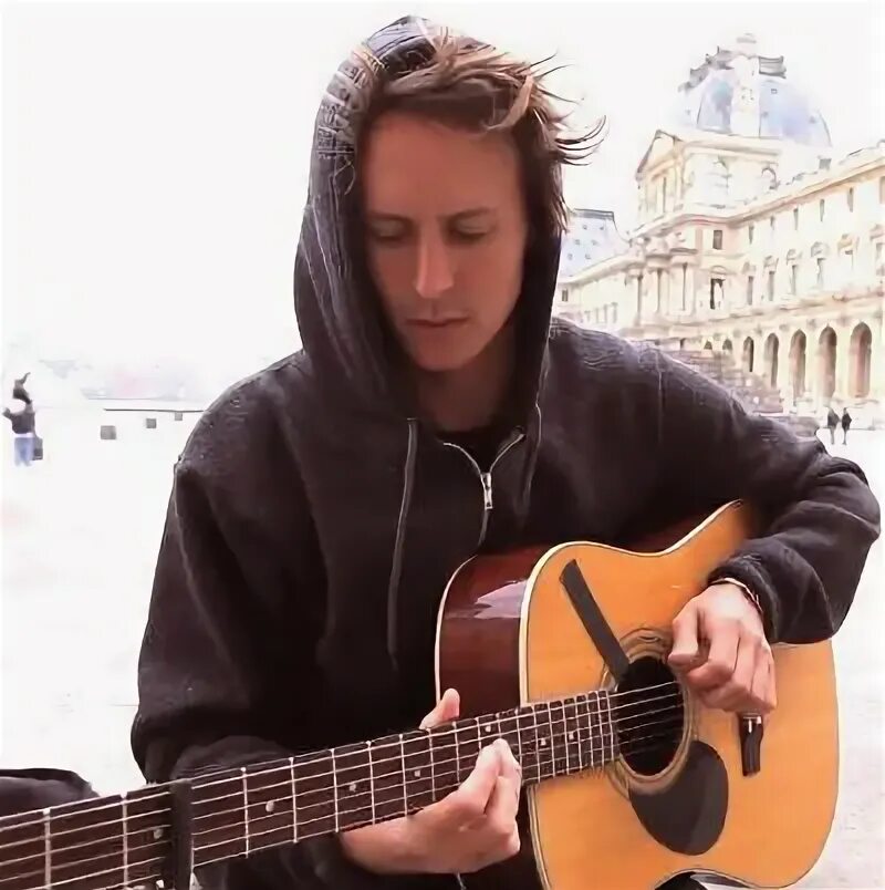Only love бен ховард. Only love бен ховард. Бен гиббард. Ben cocks. Black files ben howard ноты.