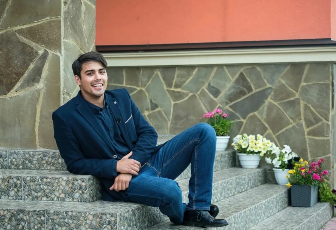 Сколько лет красавцу. Парни красавцы. Греки брюнеты. Сколько лет красавцу. Сколько лет красавцу.