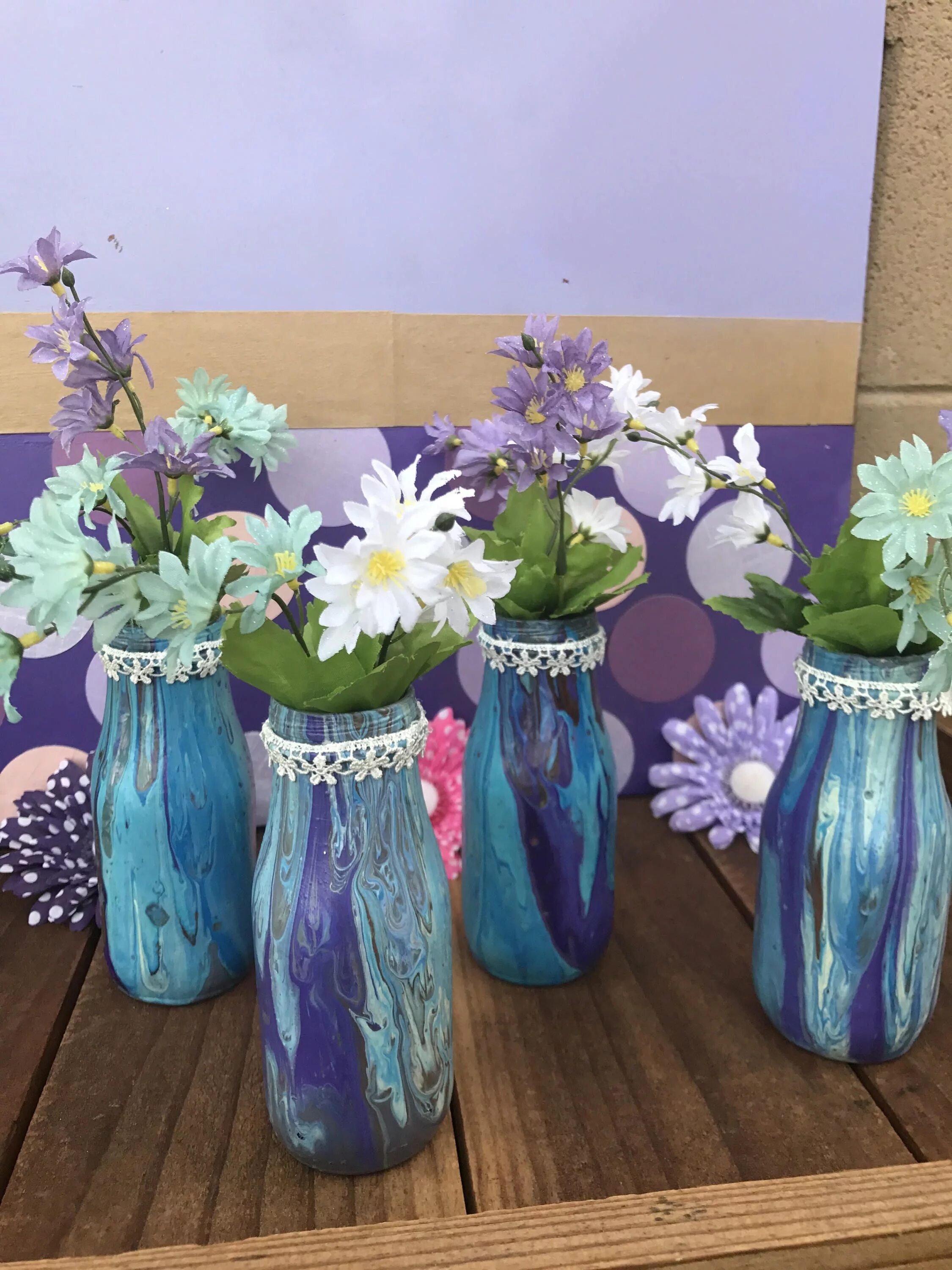 декорирование вазы. необычные вазочки для декора. вазы из стеклянной банки. поделка ваза с цветами. как сделать вазочку.