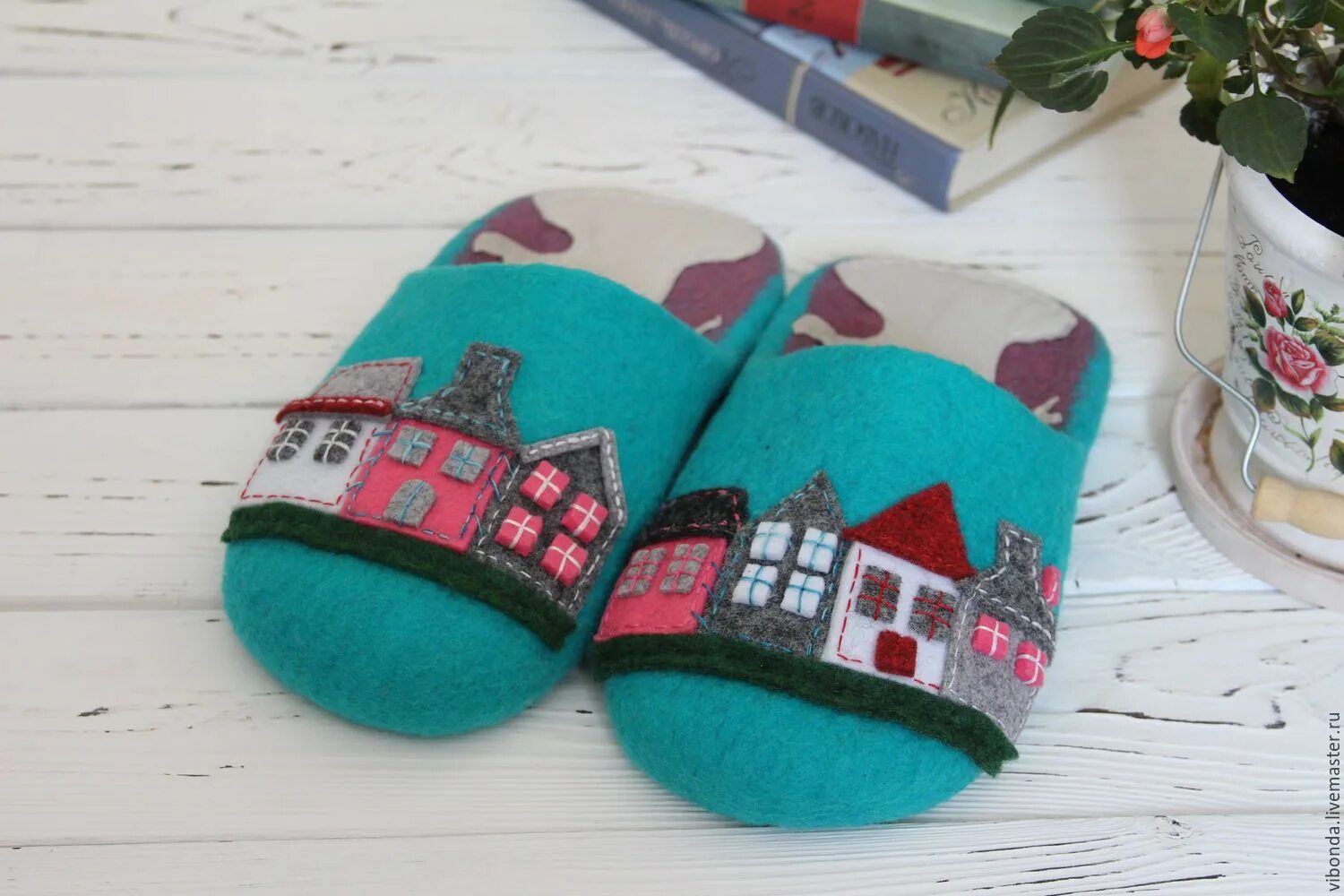 Тапков город. Железнодорожный вокзал г. Тапков город. Тапки войлочные петровойлок. Топки кемеровской области.