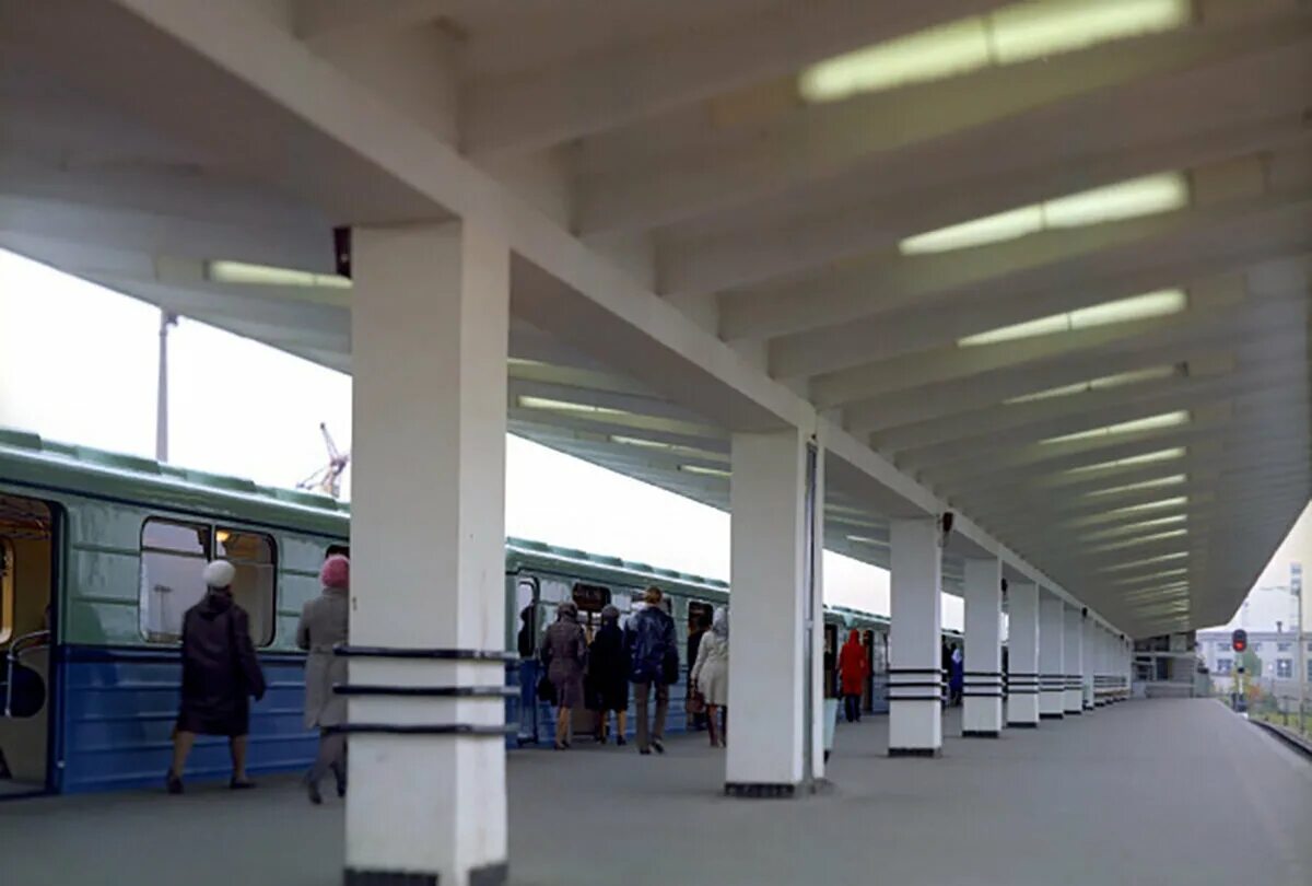 Станция метро дачное сейчас. Метро дачное санкт петербург. Станция метро дачная в спб. Станция дачное в санкт-петербурге. Станция метро дачное санкт-петербург.