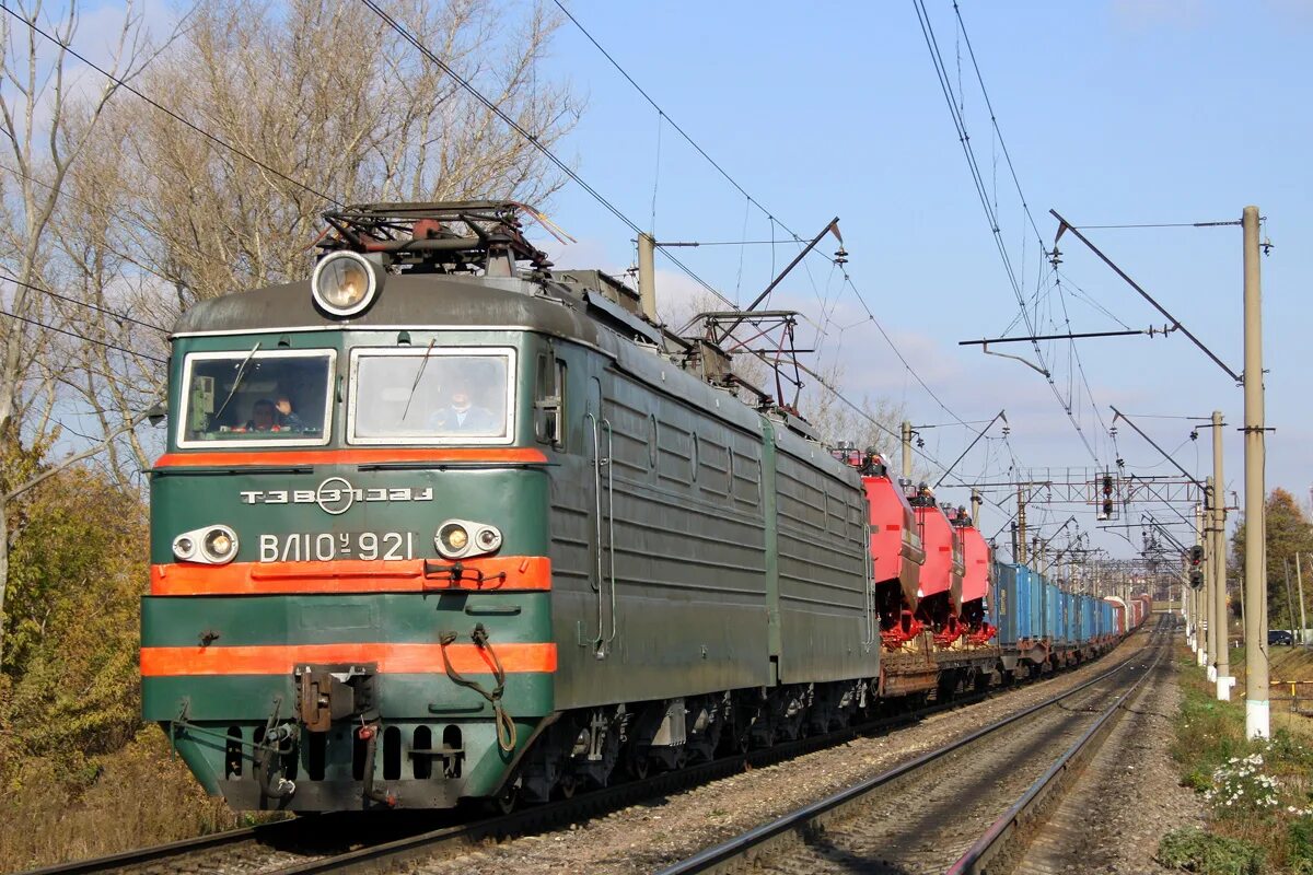 Д 10 вл. Вл10 депо Адлер. ТЭВЗ вл10 1883. ТЭВЗ электровоз. Вл10у депо Бекасово.